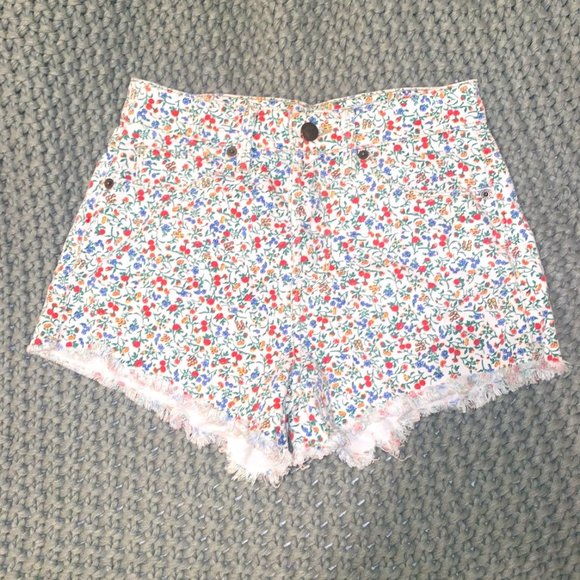 Guess Pants - High waisted guess shorts